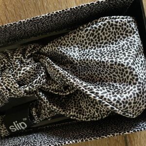 Slip Silk Headband in Black and White Pattern